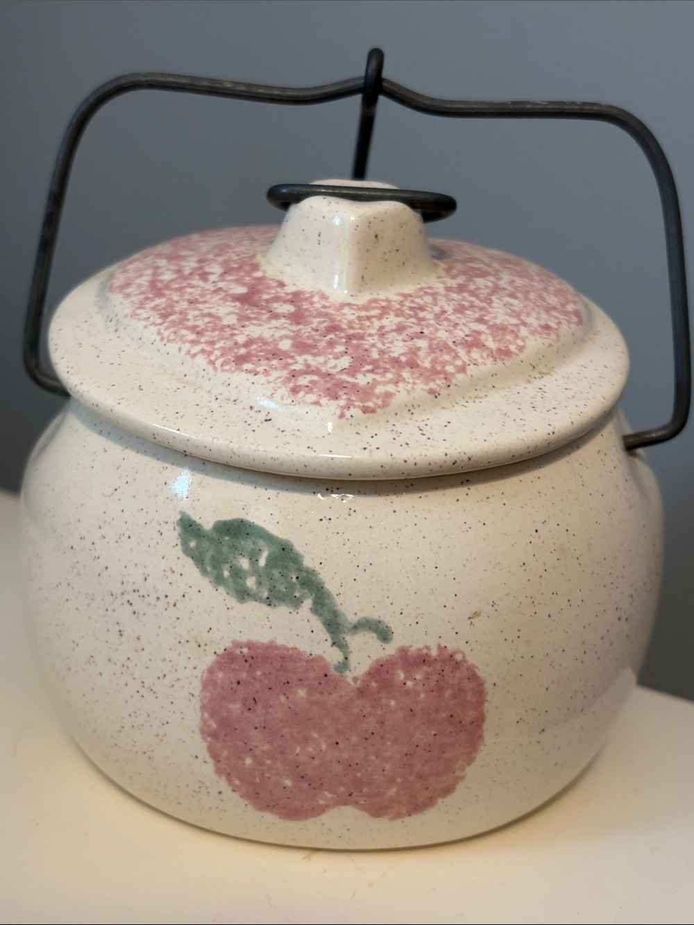 Vintage Idaho Candle Co. Stoneware Apple Bale Hinge Crock Pink Sponge Americana